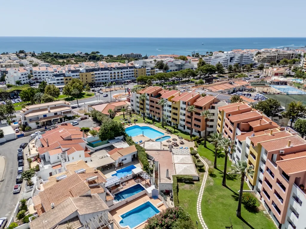 T1 com varanda virada para o jardim e piscina | Quinta da Bela Vista, Albufeira - Image 26