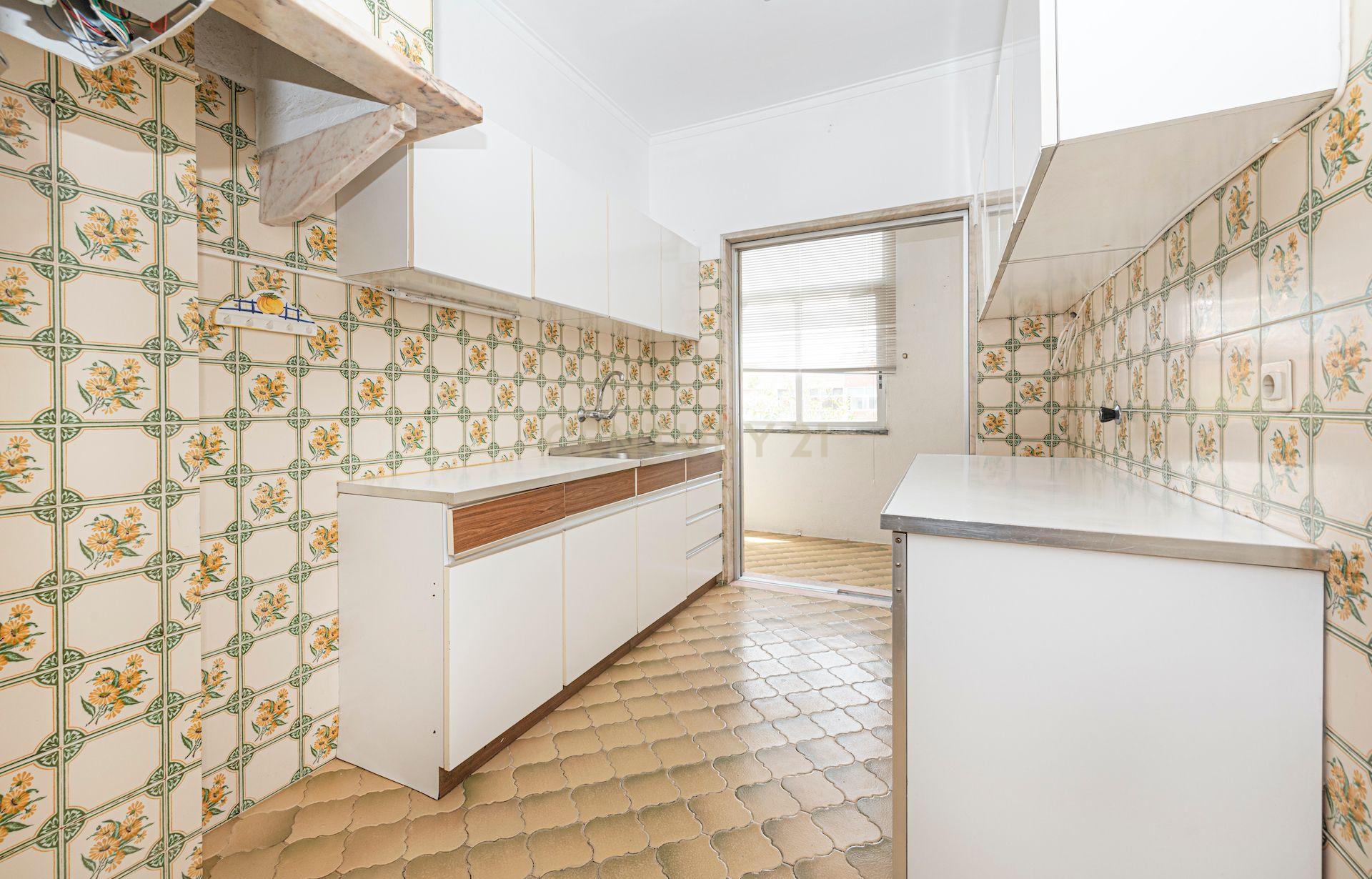 Fotografia 6 de Apartamento T2 em Oeiras com Varanda e Boa Exposição Solar