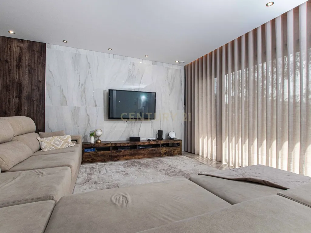 Moradia T4 semi-nova com Piscina, Garagem + Parcela de Terreno Rústico e Vista Serra | Salgueiro, Pombal - Image 35