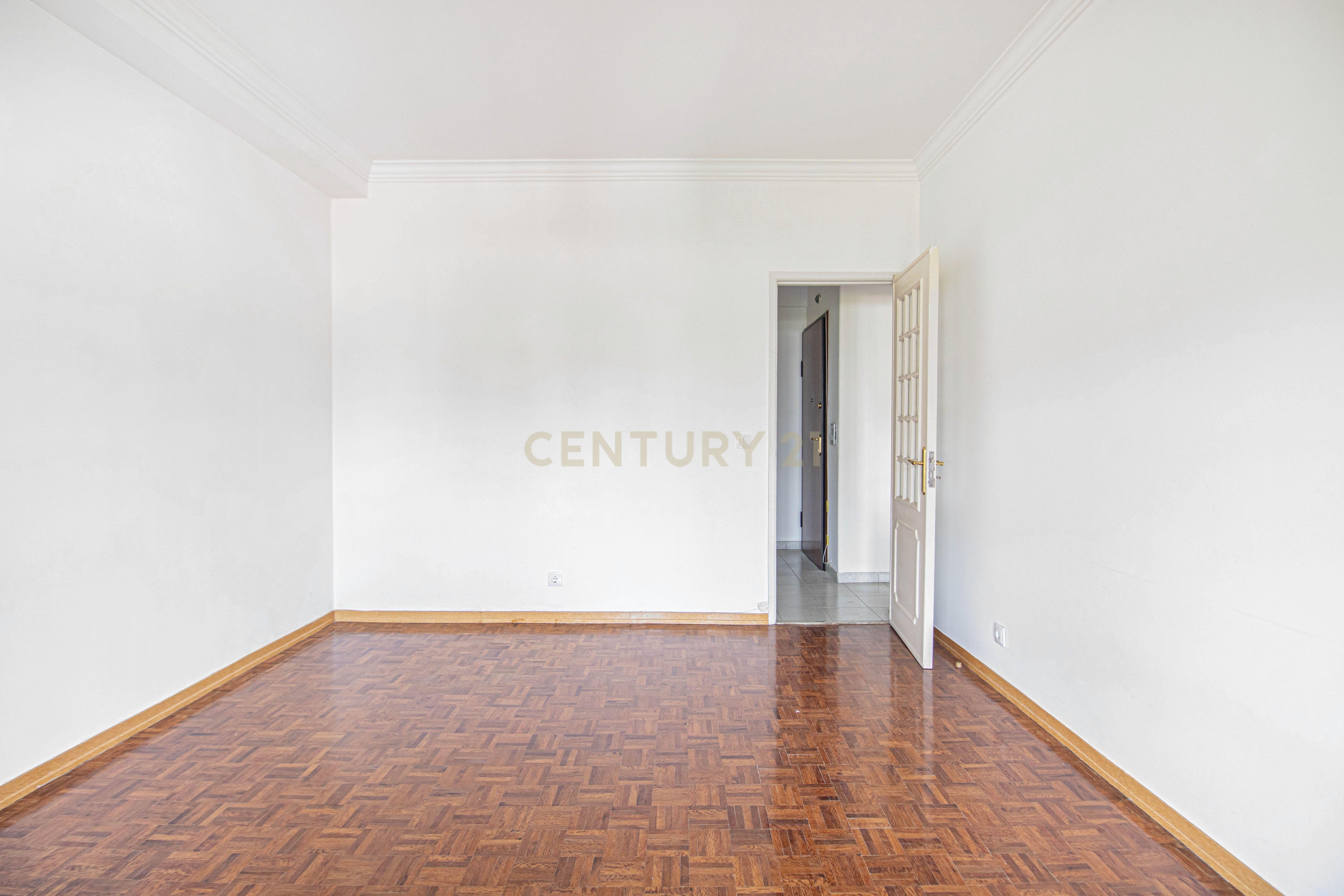 Fotografia 11 de Apartamento T2 Lumiar c/ Arrecadação