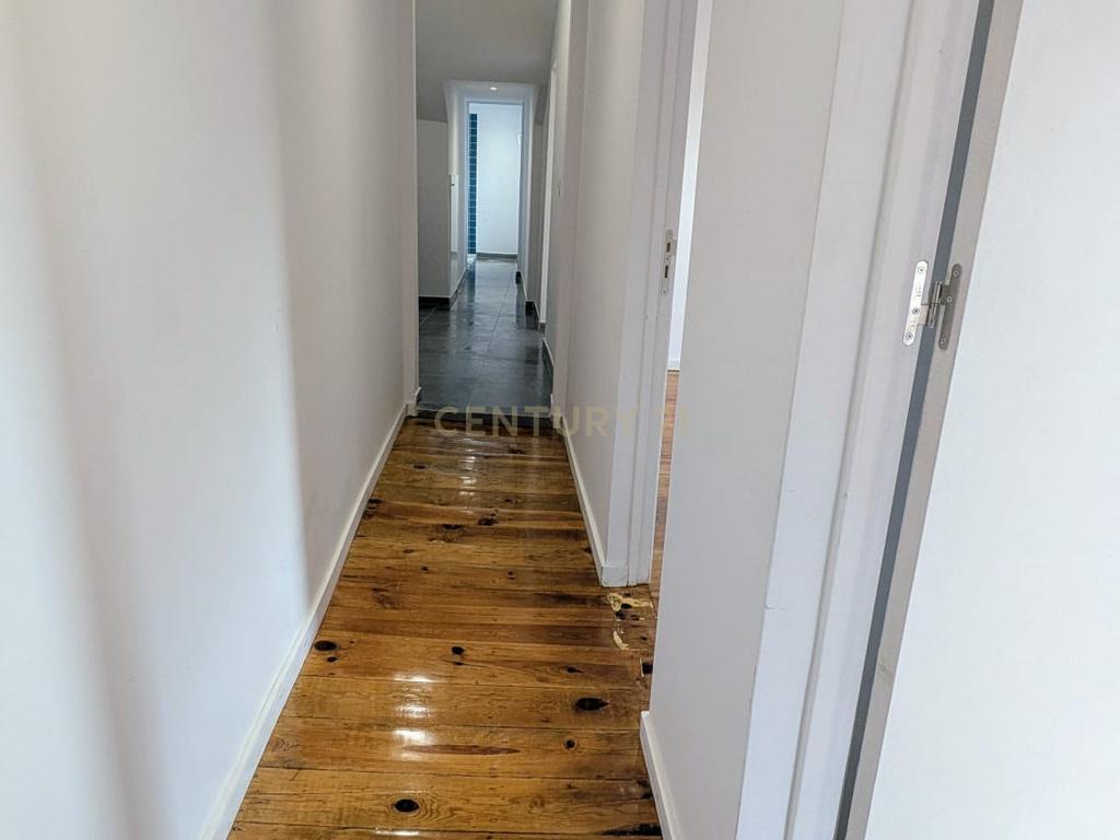 Apartamento T2 no vibrante bairro de Benfica - Image 11