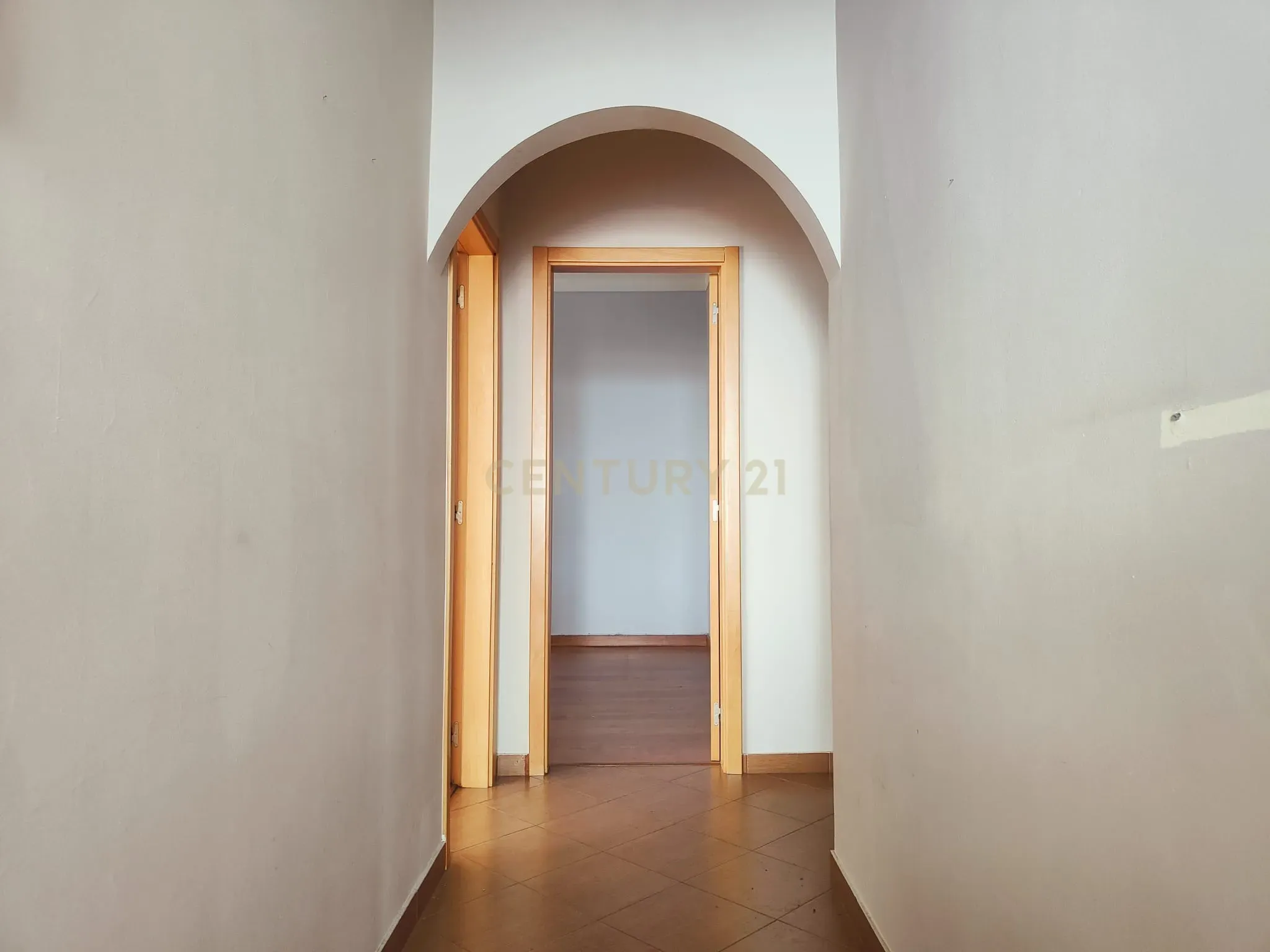 Prédio Bi-Familiar T2 e 2 Anexos Tipologia T1 Em Zona Residencial Tranquila Na Póvoa de Santo Adrião  - Image 37