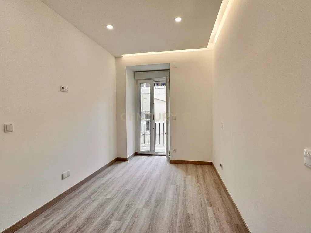 Venda T3 na Estrela - APARTAMENTO INTEGRALMENTE REMODELADO COM VARANDA GENEROSA - Image 22
