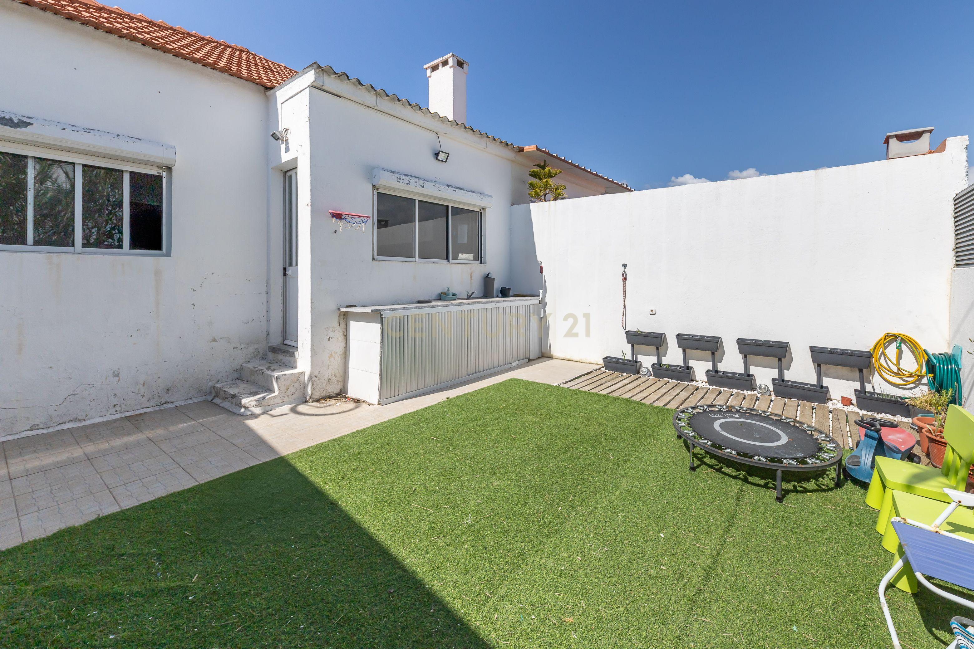 Moradia T2 em Sarilhos Pequenos Remodelada. - Image 19
