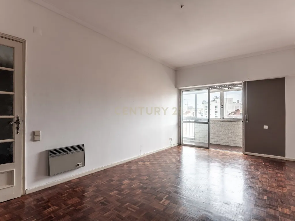 Centro de Lisboa - Crie o Seu Lar neste T1 com Charme e Versatilidade - Image 21