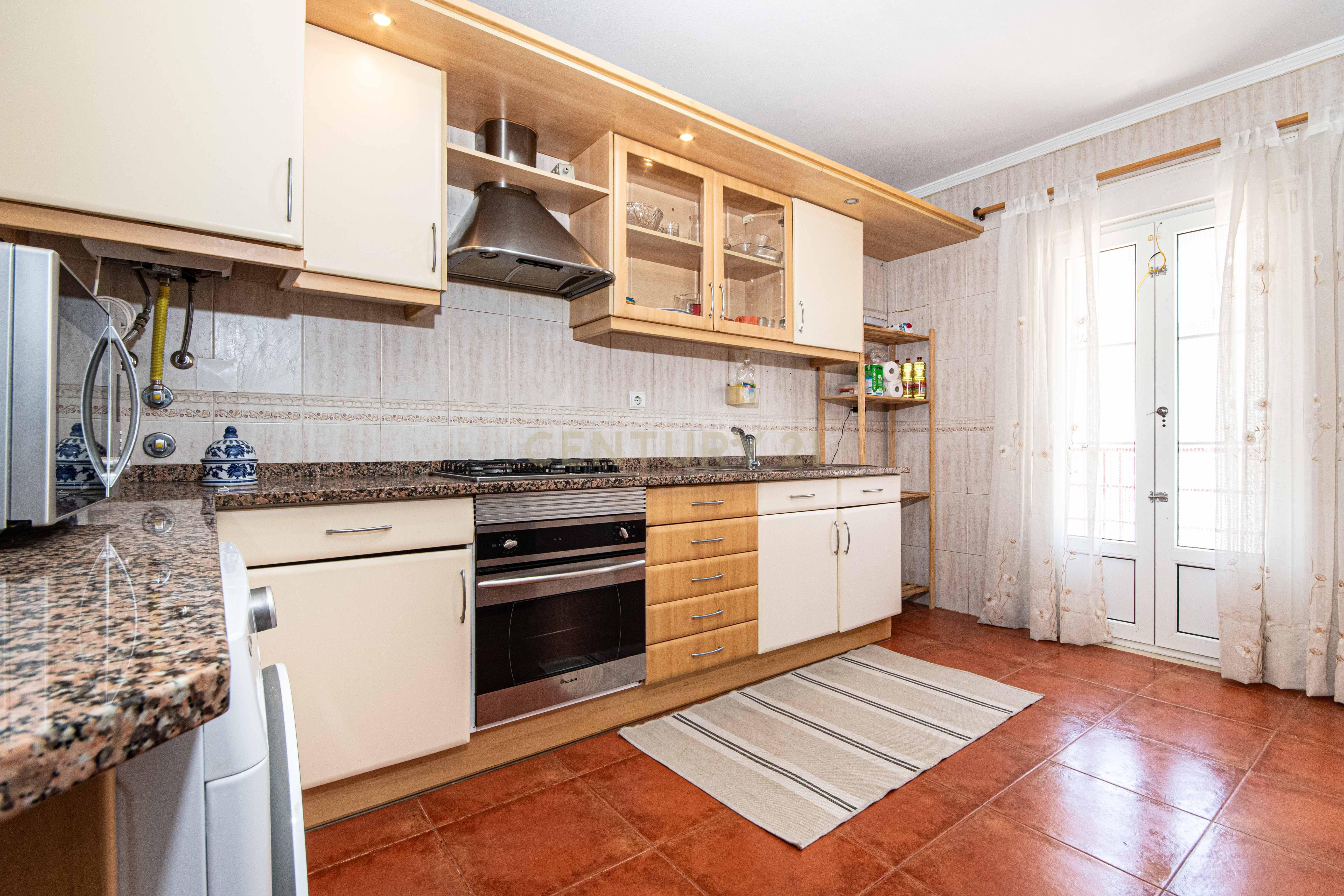 Apartamento T3 à Venda no Edifício Palmeiras - Carregado - Image 2