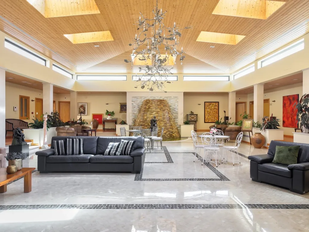 Propriedade T8 com Jardins, Lago e Potencial Alojamento - Localização Premium - Image 2