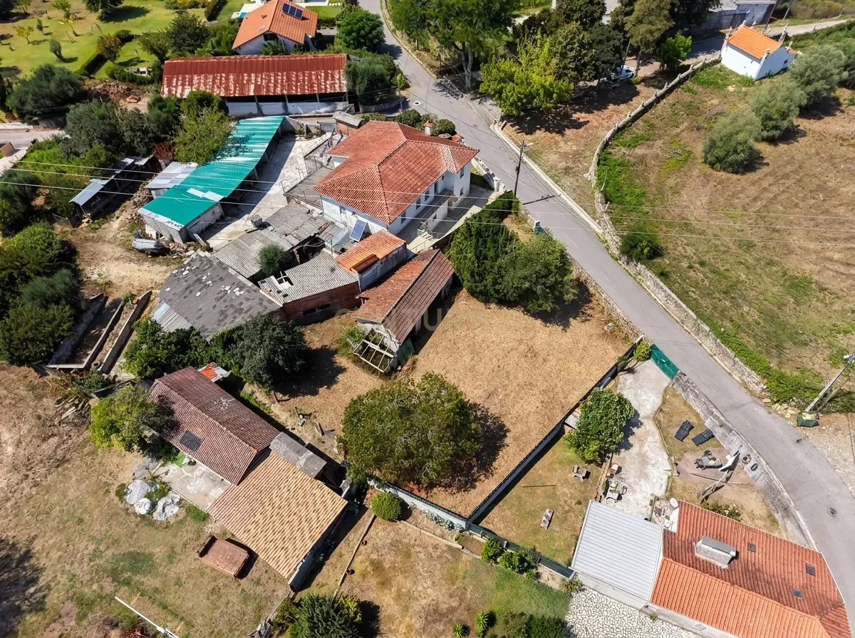 Fotografia 5 de Terreno com Projeto Aprovado para 3 Moradias em Lanheses