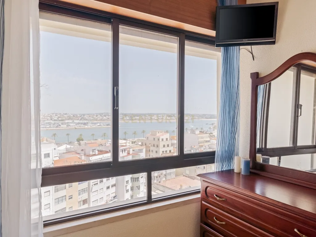Apartamento T2 com vista rio, a 2 minutos da zona ribeirinha, em Portimão - Image 4