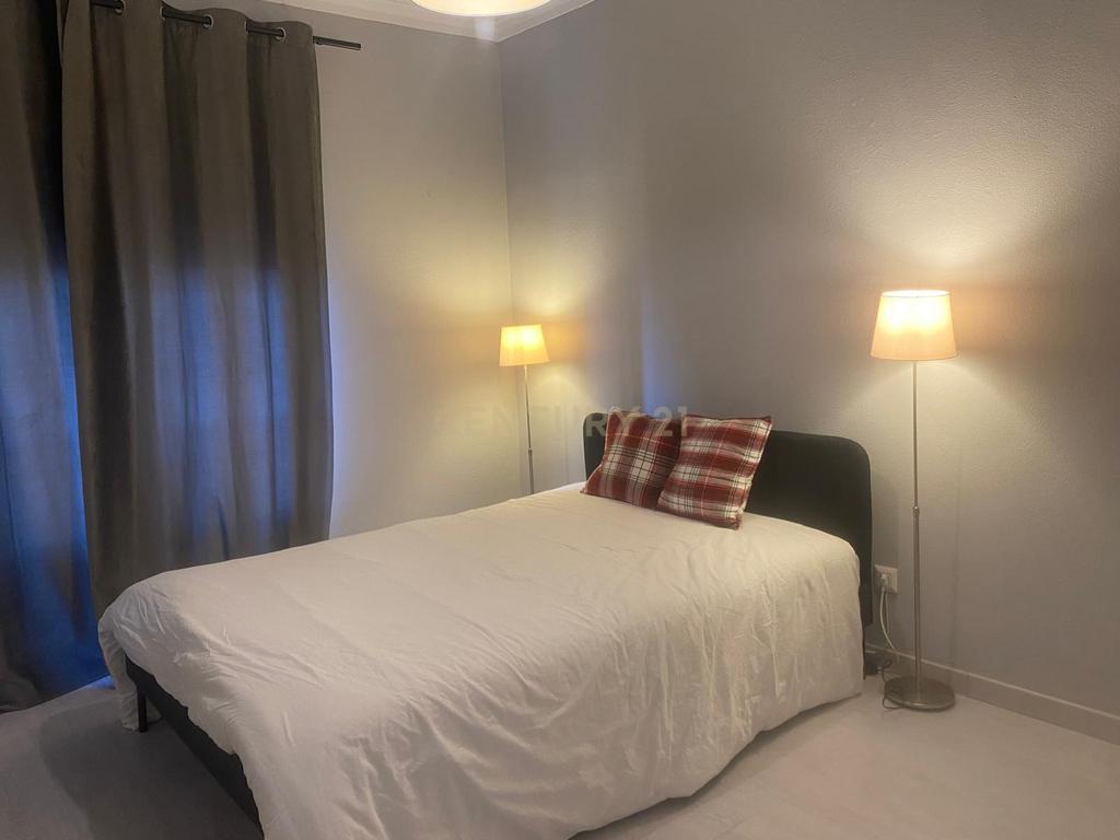 Apartamento T2 com Vista Panorâmica em Barreiro - Image 15