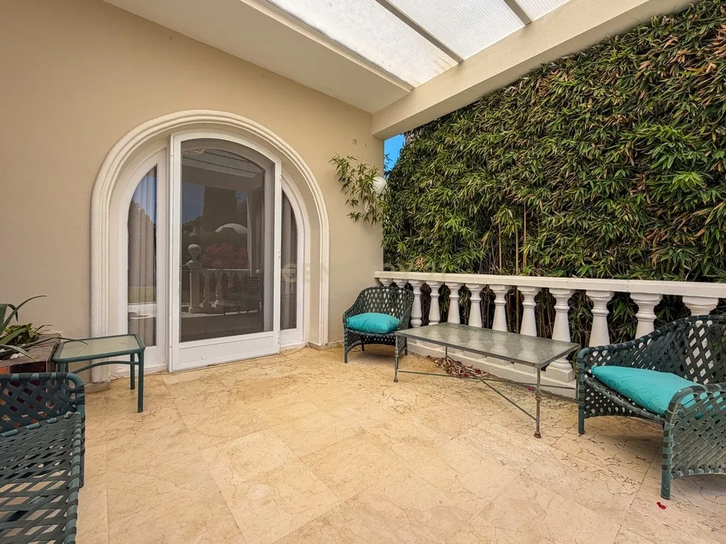 Elegância Andaluza Intemporal no Coração de El Paraíso, Estepona - Image 39