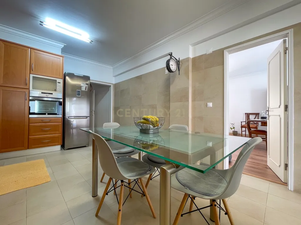 Moradia T5 com Piscina na Marisol - Almada - Image 13