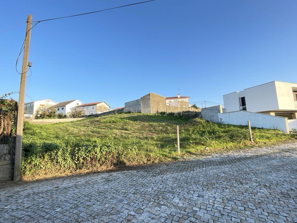 Terreno com 1370 m2 em Gondalães-Paredes - Image 8
