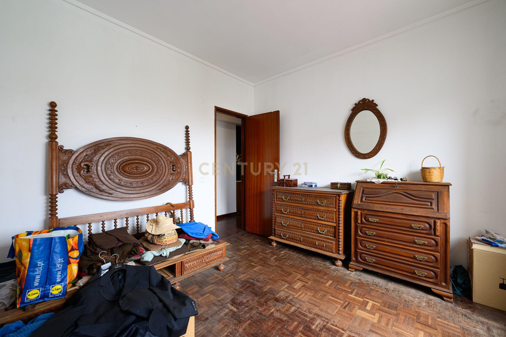 Fotografia 6 de Apartamento T2 em Almada com Varandas e Boa Exposição Solar