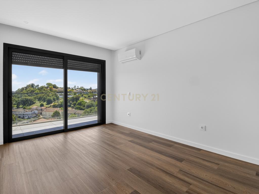 T3 Novo em Ferreiros, Braga | Suíte e 2 Quartos com Closet e Varanda Panorâmica - Image 10