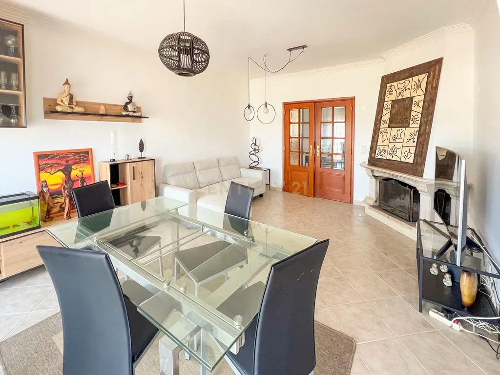 Apartamento T2 com Sótão e garagem - Torres Vedras - Image 1
