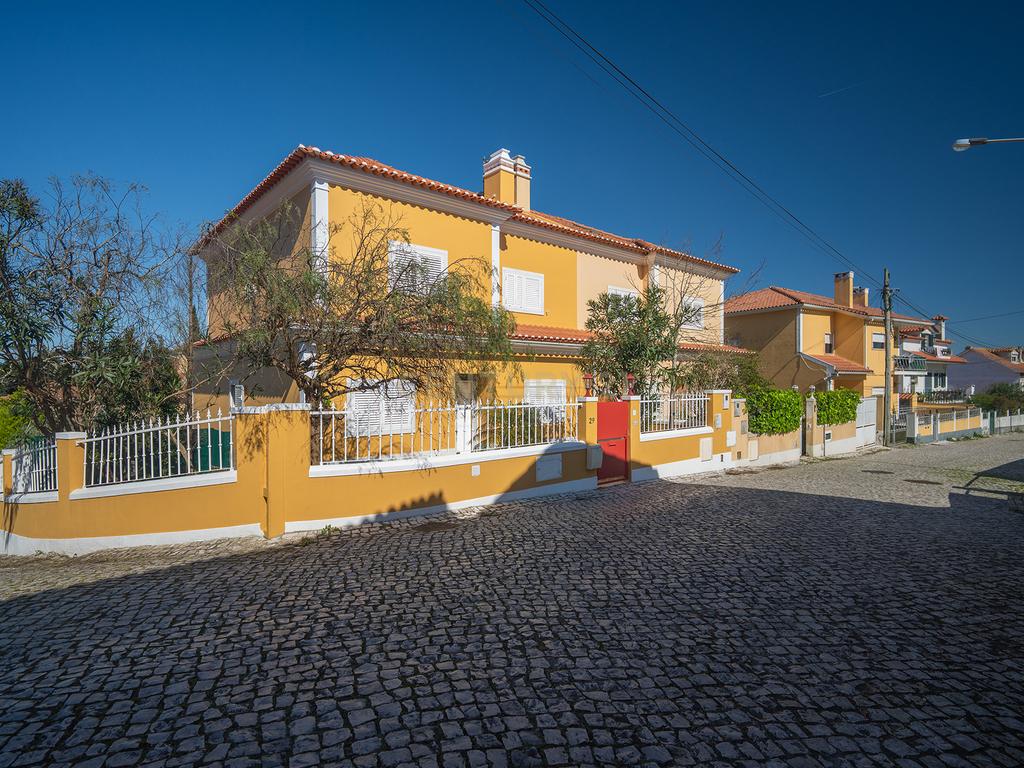Fabulosa Moradia em Gaveto com Jardim - Image 4