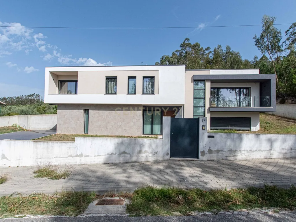 Moradia T4 semi-nova com Piscina, Garagem + Parcela de Terreno Rústico e Vista Serra | Salgueiro, Pombal - Image 3