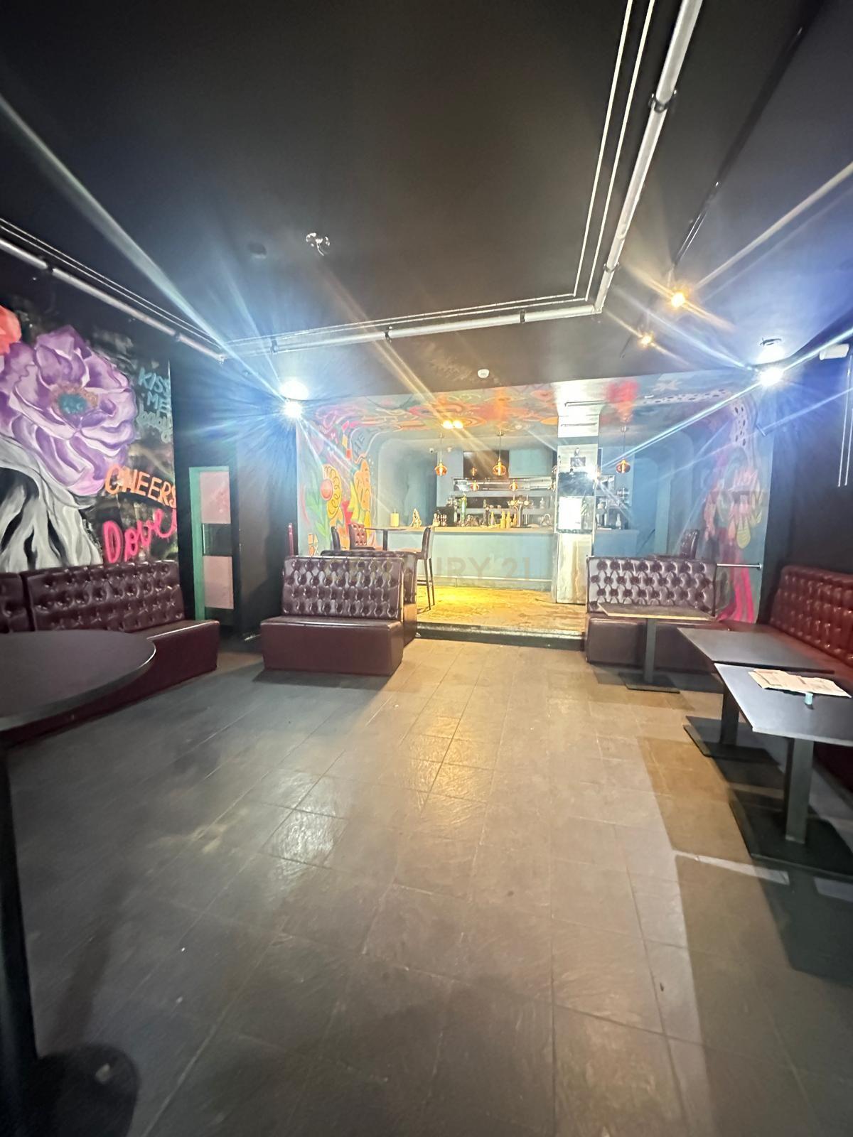Fotografia 7 de Largo de Santos | Espaço Comercial / Bar / Cafetaria — Sem Trespasse e Pronto a Abrir