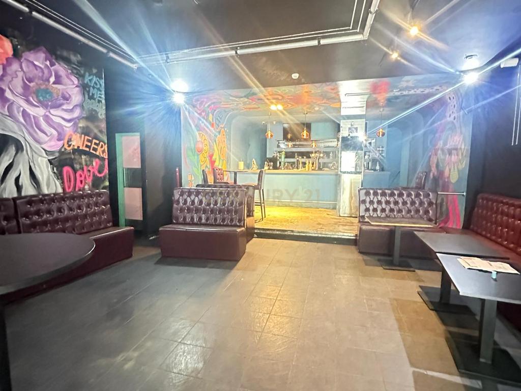 Largo de Santos | Espaço Comercial / Bar / Cafetaria — Sem Trespasse e Pronto a Abrir - Image 7