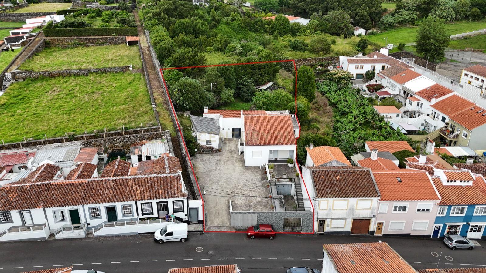 Fotografia 11 de Moradia T4, localizada Pico da Urze , Angra do Heroísmo