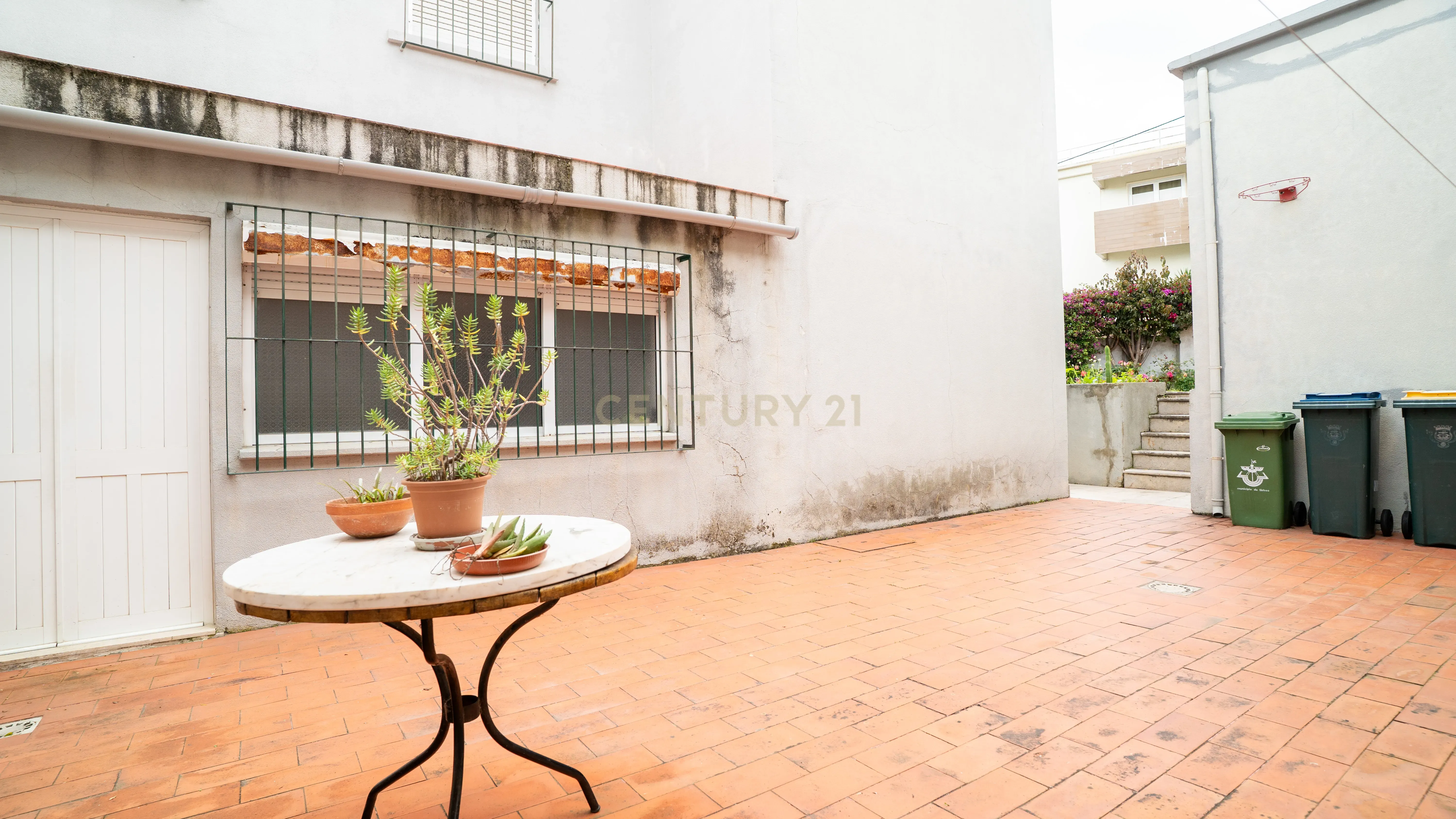 Moradia T6, na Rua 1 no Bairro de Belém, para modernizar em lote com 290m² - Image 51