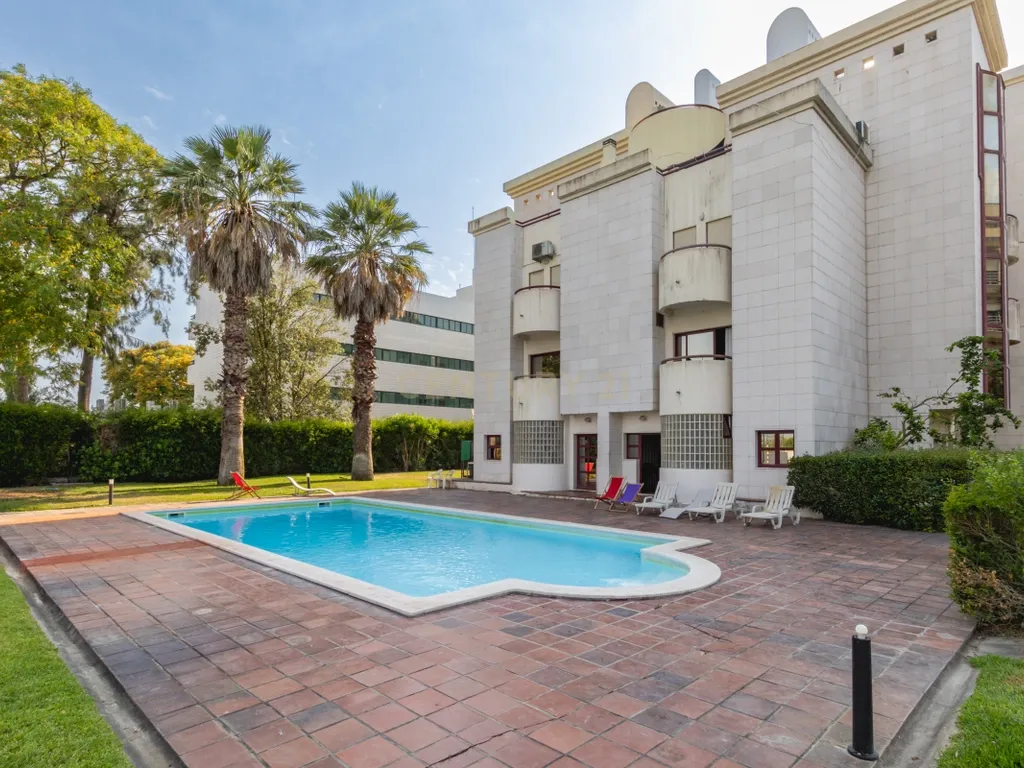Apartamento T4 com Terraço Privativo e Churrasqueira no Condomínio Lezíria Parque | Vila Franca de Xira - Image 39