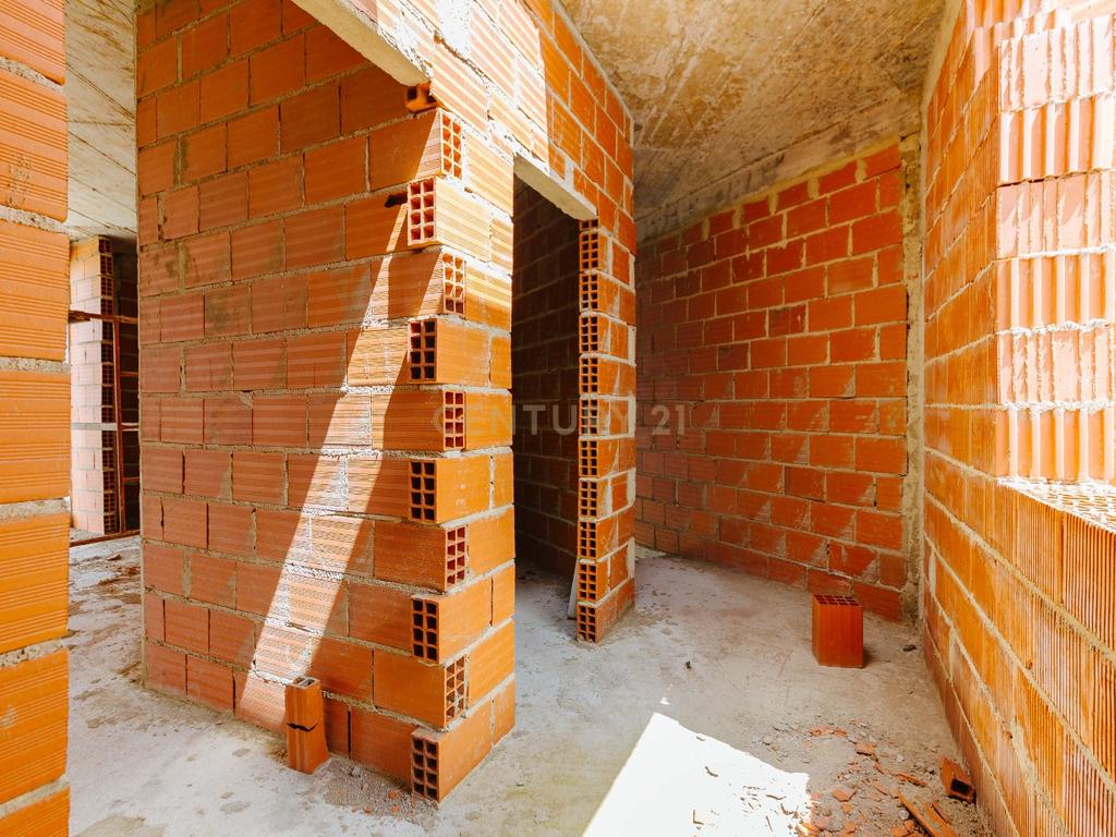 Moradia Unifamiliar de Tipologia T2 em Construção - Image 22