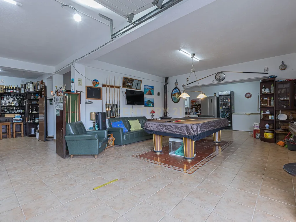 Moradia T4 com 3 Pisos + Sótão e Garagem — Famões - Image 73