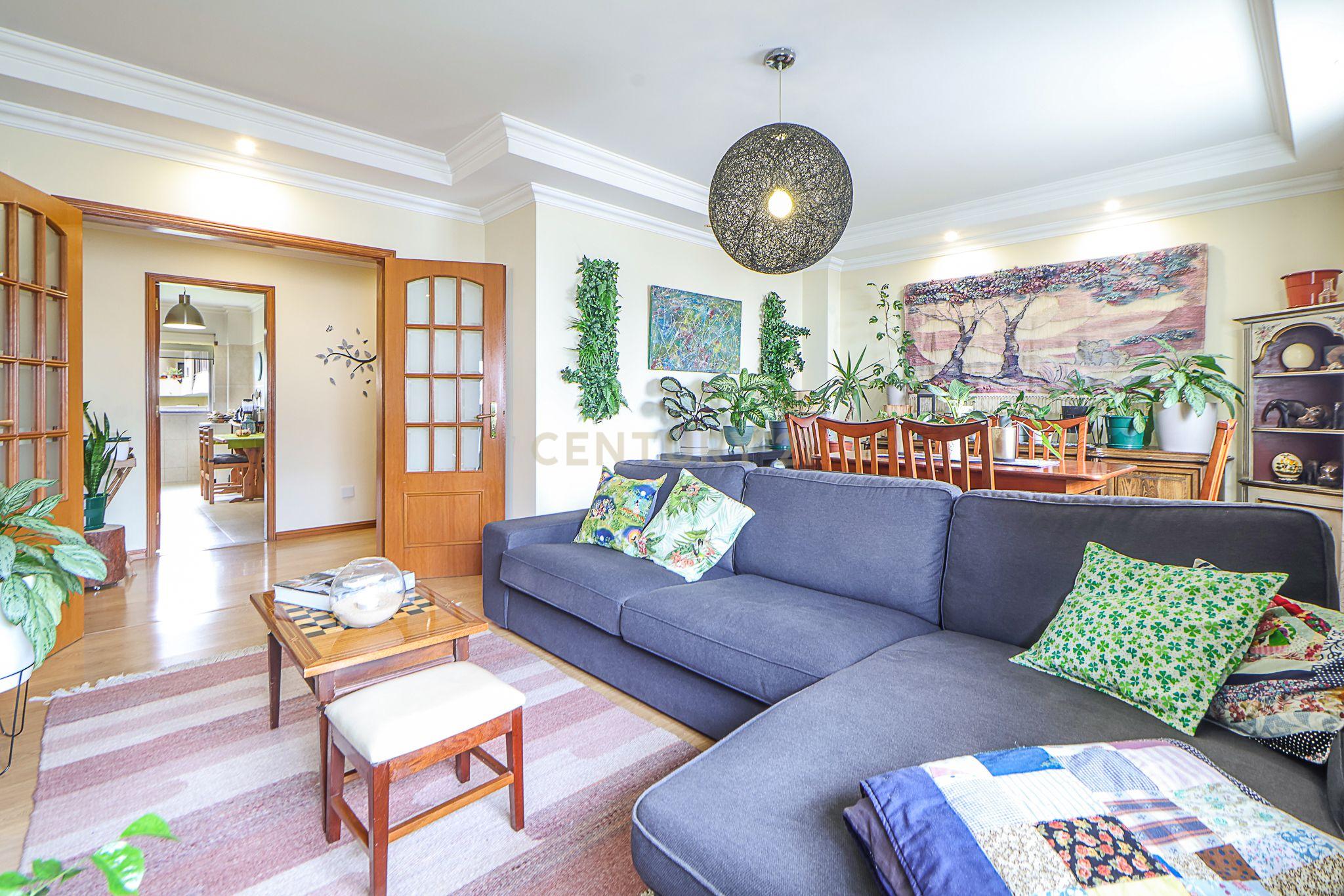 Apartamento T3 em Pinhal de Frades, Seixal, com garagem e arrecadação. - Image 1