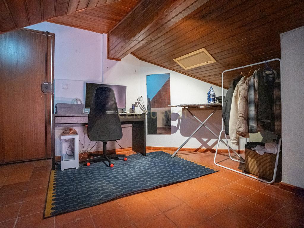Fantástico Apartamento T2 Transformado em T3 na Parede – Próximo da Praia com estacionamento - Image 26