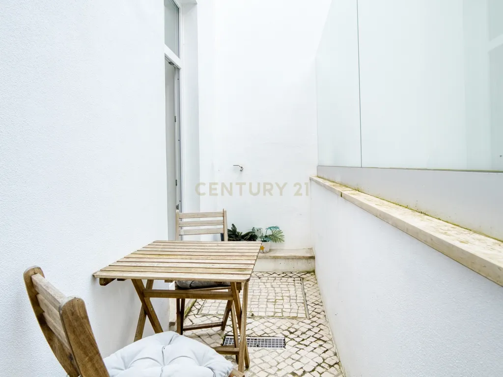 Apartamento Renovado T2 em Nazaré - Image 10