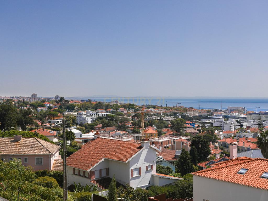 Deslumbrante Moradia T4+1 com Vista Mar e Piscina, Monte Estoril - Image 34