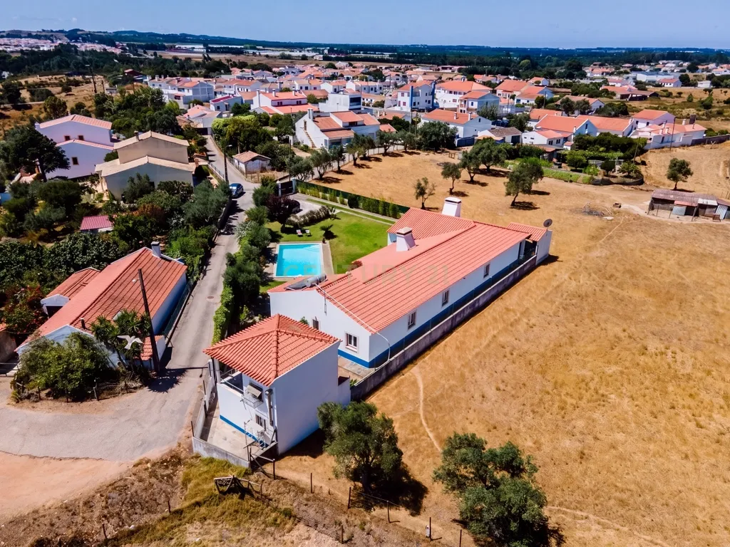 Moradia na Costa Alentejana de 4 Quartos e Arquitetura Tradicional com Piscina e Jardim – Odemira - Image 41