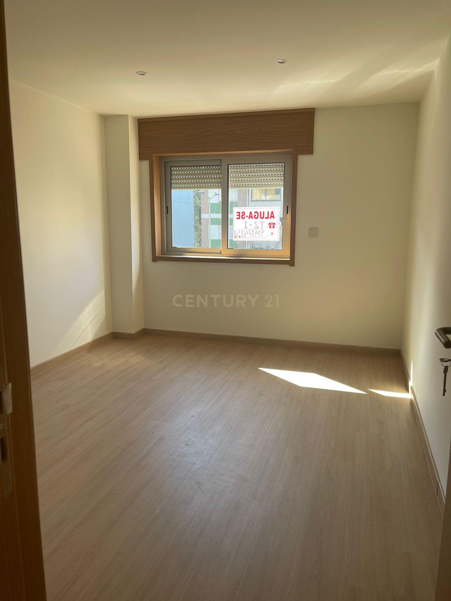 Fotografia 2 de Arrenda-se T2+1 Renovado em Guimarães