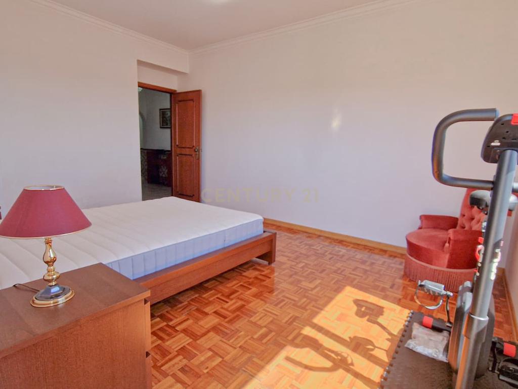 Apartamento T3 em Queluz, Sintra com Vista - Image 3