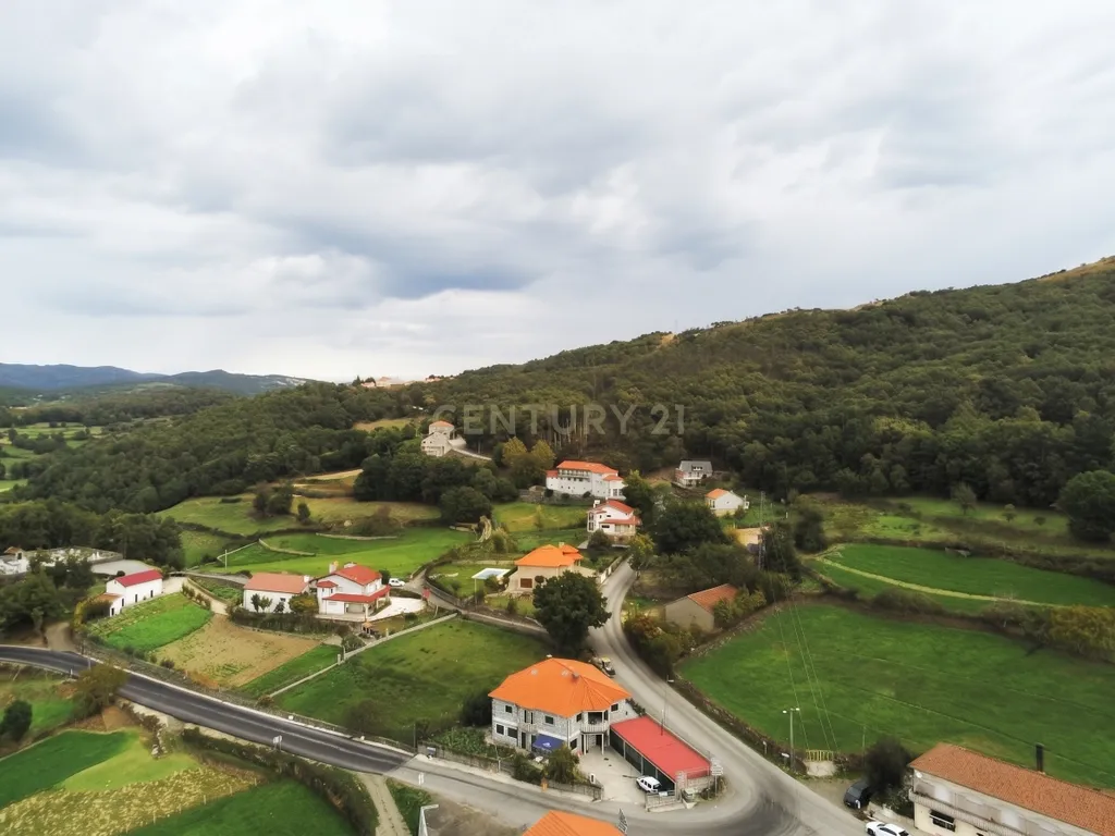 Magnífica Casa com Terreno e Projeto Aprovado no Coração do Gerês - Image 17