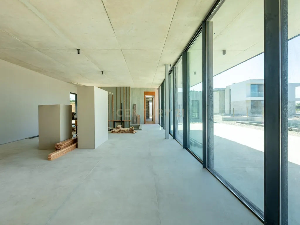 Moradia T6 com Projeto de Autor em Tróia/Comporta | Piscina, 3 Suites, Jardim Privado - Image 16