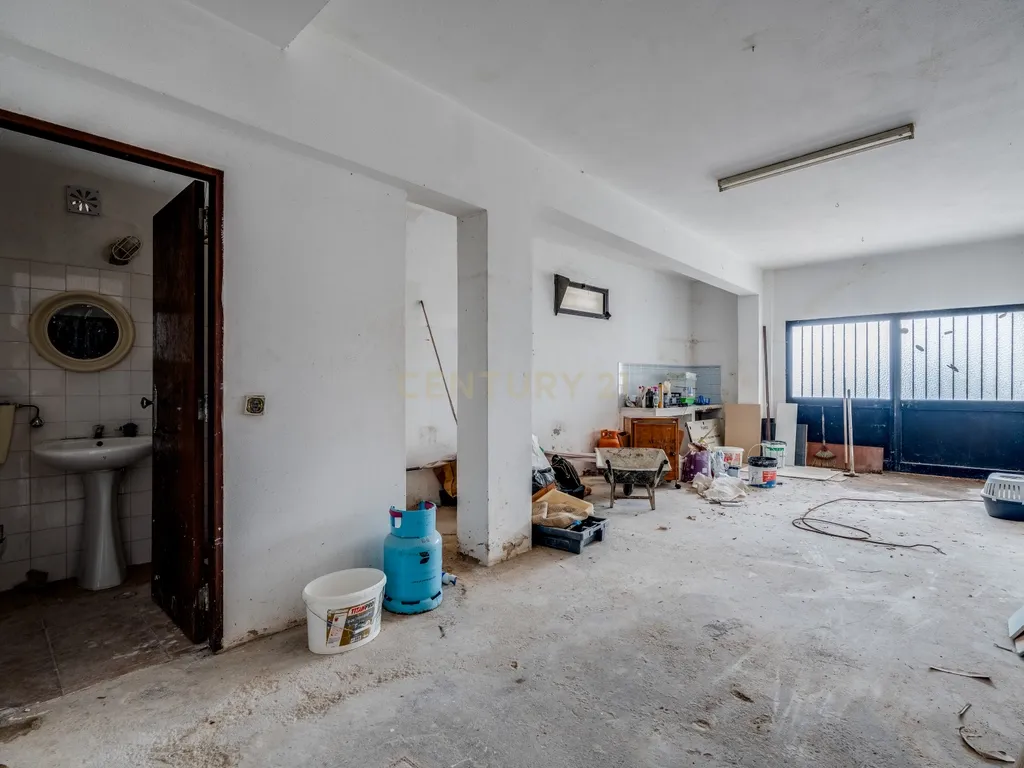 T0+1 Renovado com Armazém de 105 m² e Logradouro Privado em Albufeira - Image 25