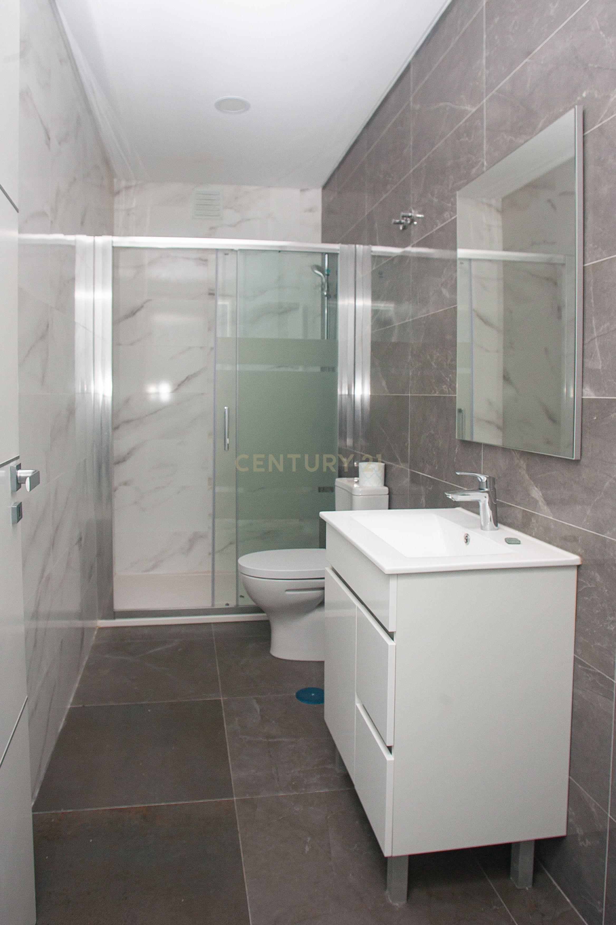 MORADIA T5 + 3 EM FAMÕES, COM PISCINA, JARDIM E BOX PARA 4 CARROS - Image 37