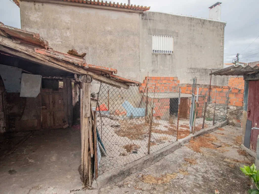 Moradia para recuperar com 250 m² em Vila Verde – Figueira da Foz - Image 10