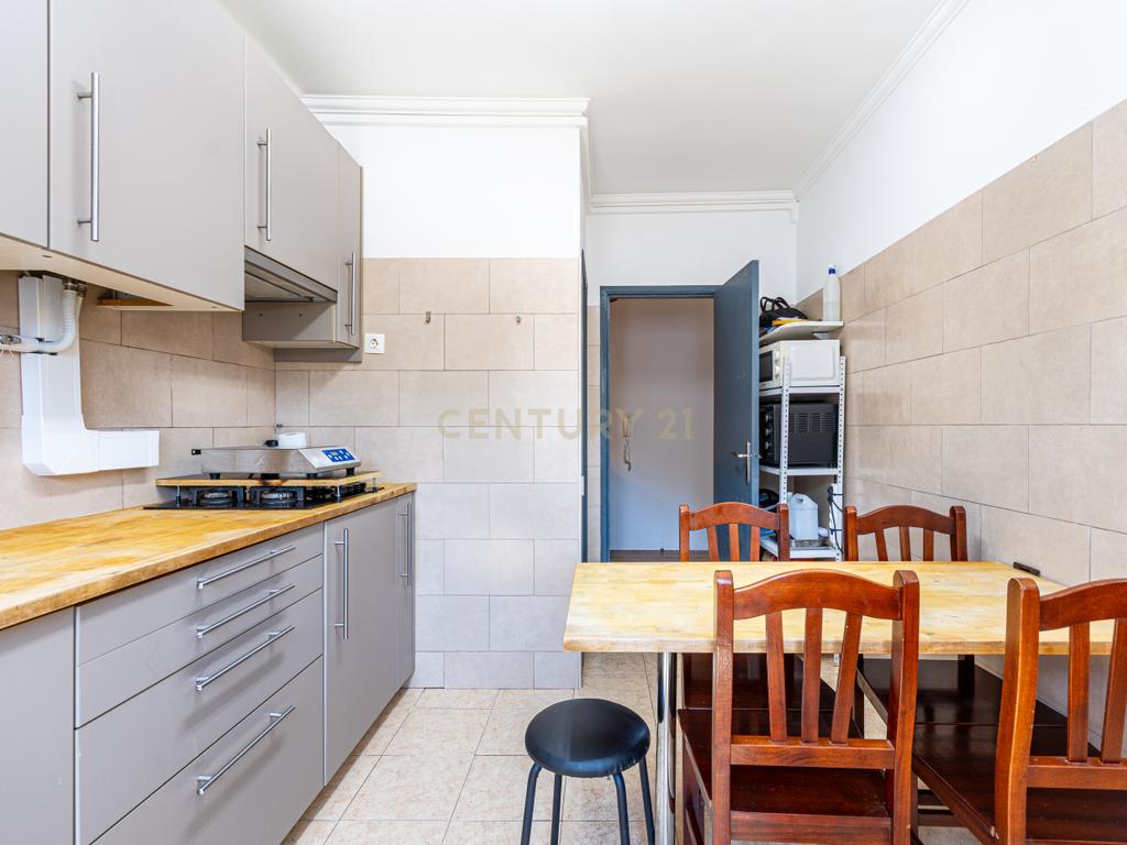 Apartamento T3 em Caneças com Vista e Luz Natural - Image 4