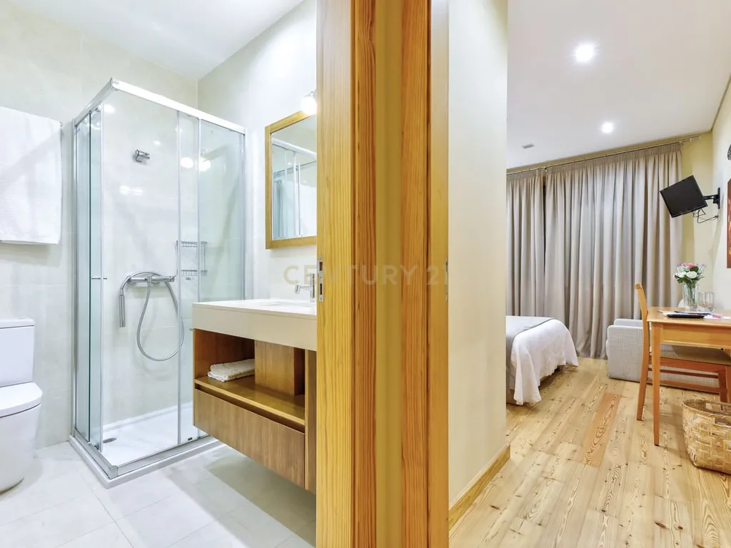 Propriedade T8 com Jardins, Lago e Potencial Alojamento - Localização Premium - Image 23