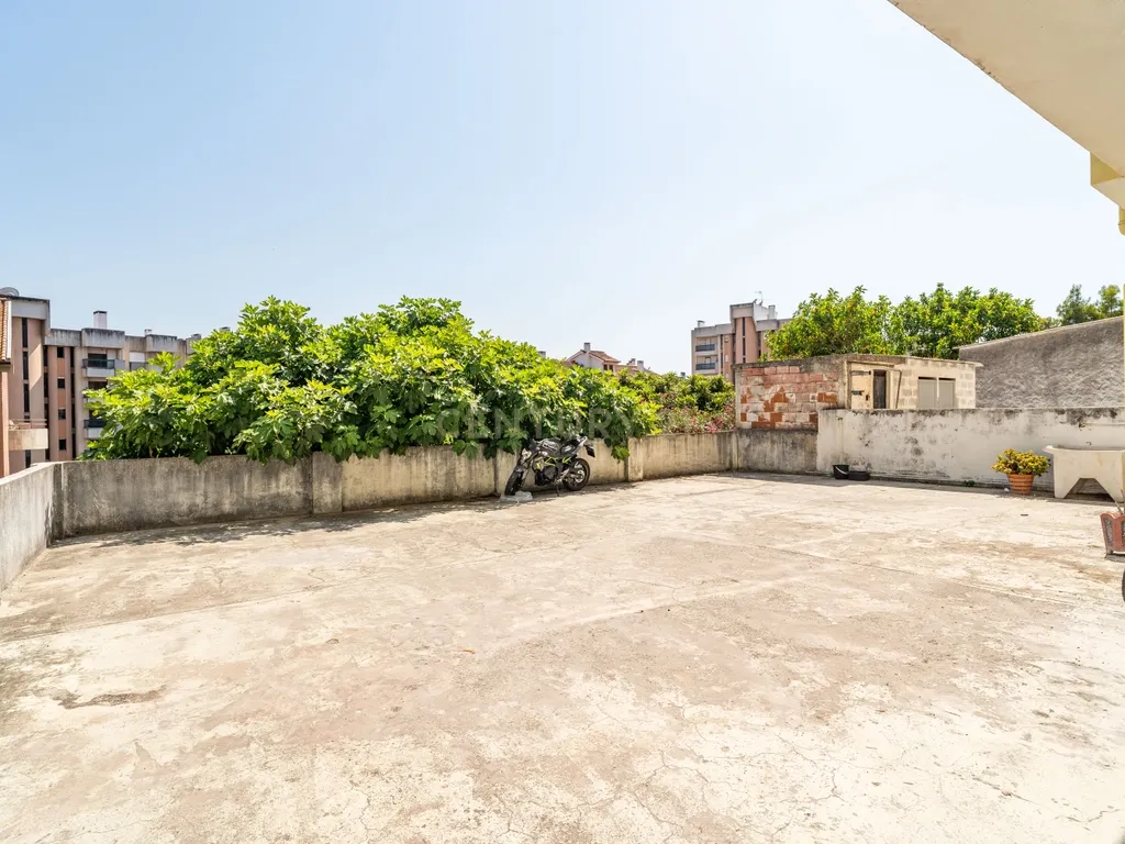Apartamento T3+1 com logradouro e estacionamento privativos e sótão independente rentabilizado – Bairro Norton de Matos - Coimbra - Image 45