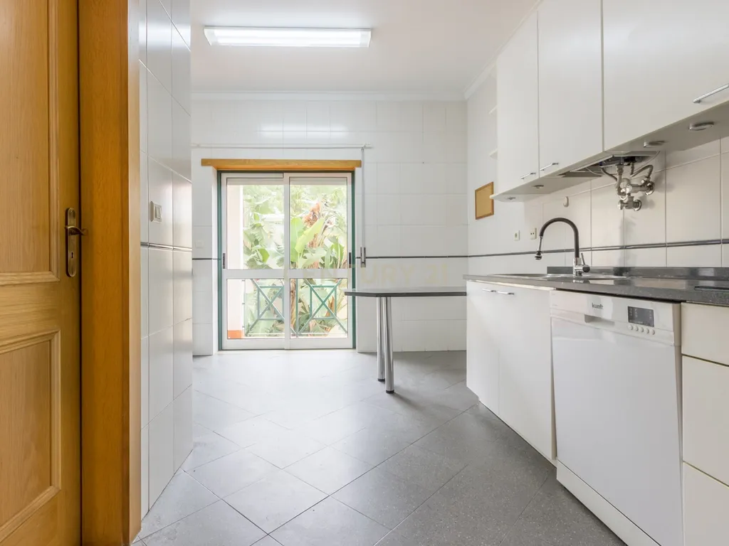 Apartamento T3 em Carnaxide – Arrendamento em Condomínio Privado - Image 24