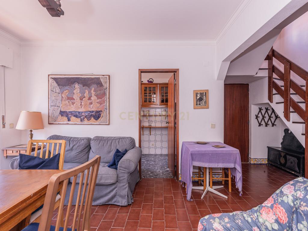 T4 Duplex na Vila de Sesimbra – Ideal para Férias em Família - Image 3