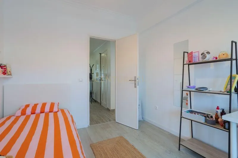 Apartamento 5 assoalhadas 2 Wcs ,Renovado com Vista , no Feijó em Almada - Image 19