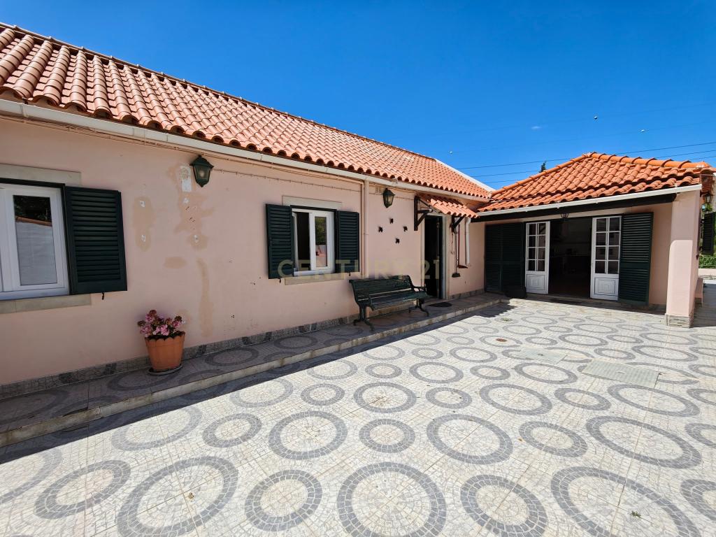 Moradia T4 em Quinta de 1950 com piscina e terra fértil - Image 3