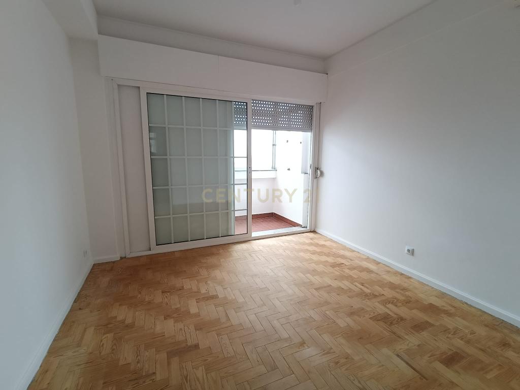 Apartamento 4 assoalhadas (T3) nos Olivais. Conforto e conveniência no coração da cidade - Image 10