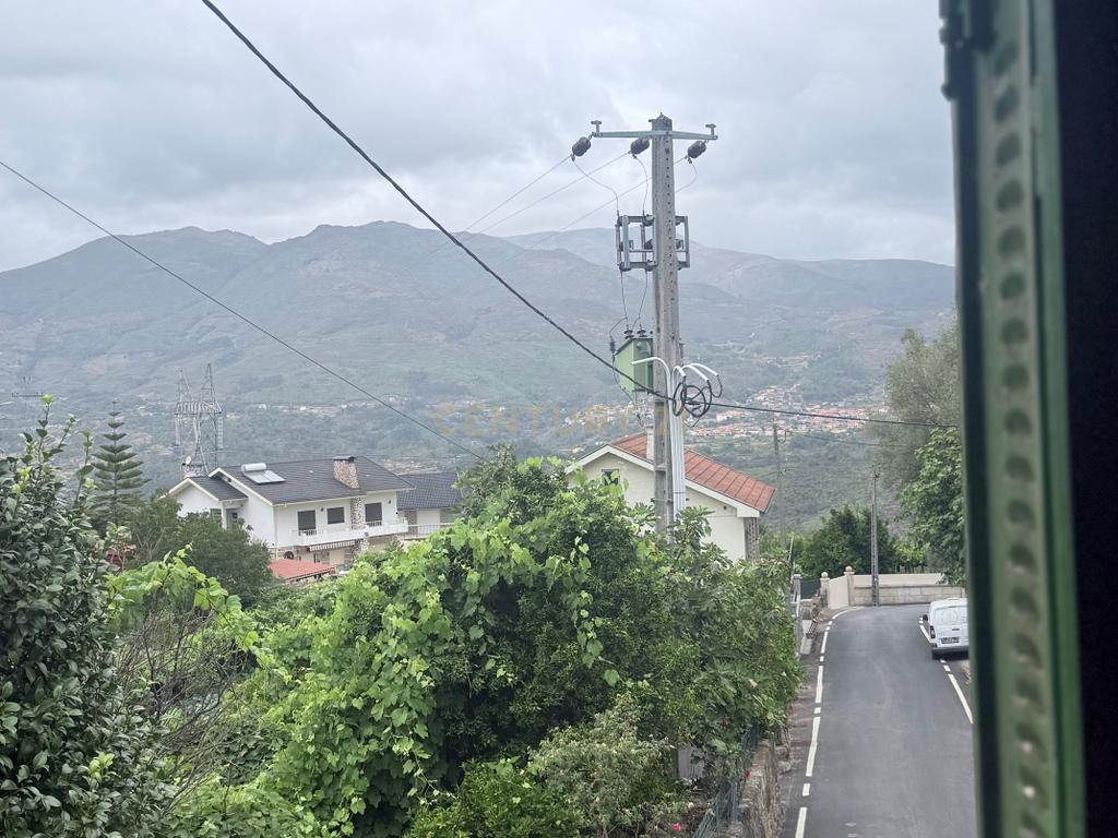 Casa de Pedra com potencial no coração do Gerês - perto do Lindoso - Image 24